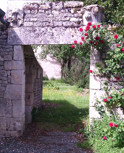 Cour presbytère St Lig.jpg