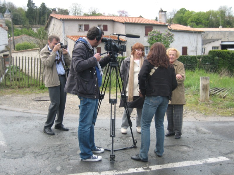 Fichier:LCI tourne le wiki niort 21avr12.jpg