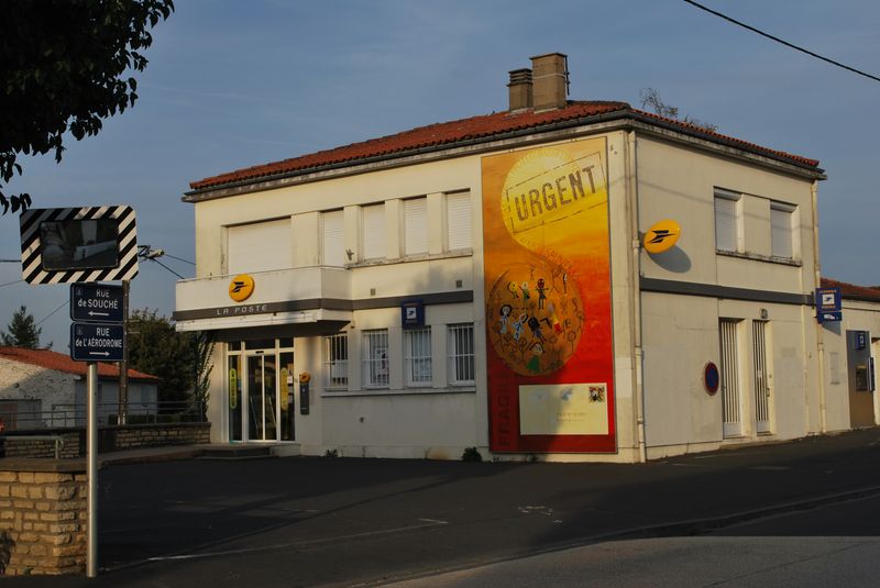 Fichier:Souché La Poste Sept.2011.jpg