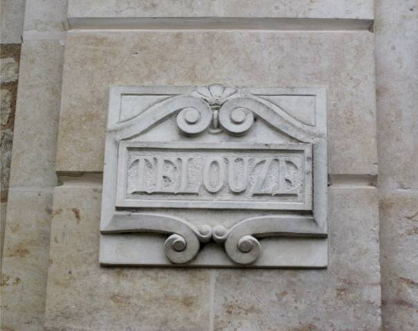 Fichier:Plaque entree chaeau Telouze.jpg