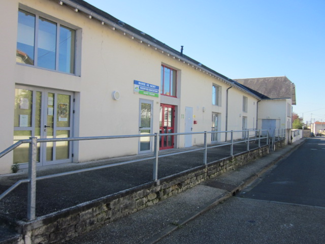 St Pez Anc Ecole.JPG