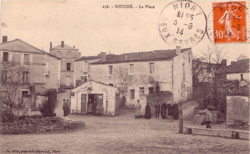 Fichier:La place de Souché.jpg