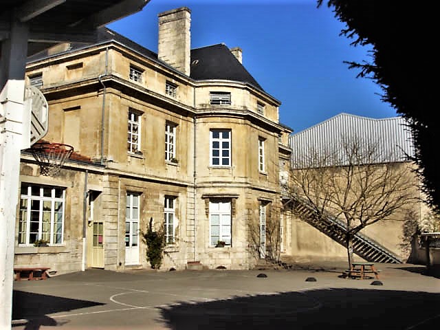 Fichier:Facade ecole St Hilaire 2017.jpg