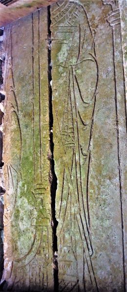 Fichier:Plate tom Arnaud Sous linteau Ab St Lig.jpg