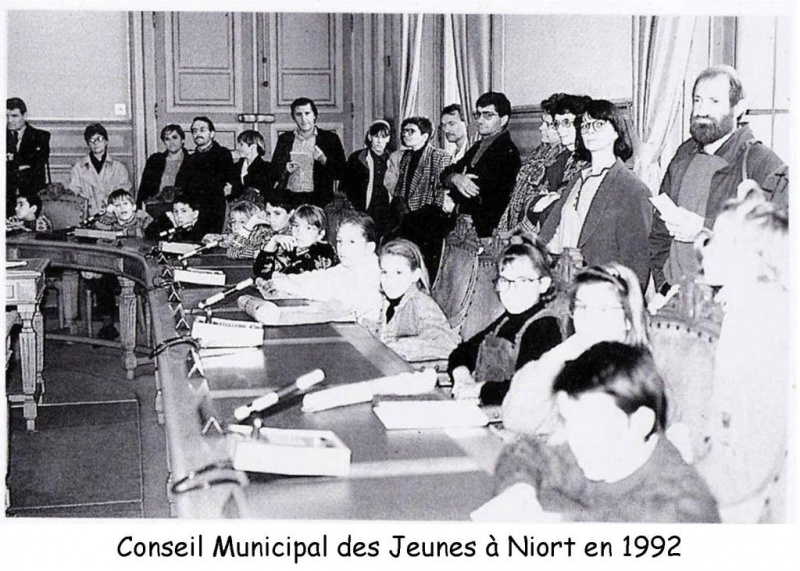 Fichier:Conseil des Jeunes 1992.jpg