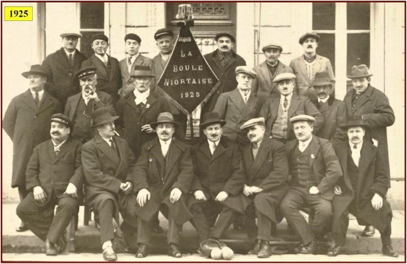 Fichier:1925 Boules Niort.jpg