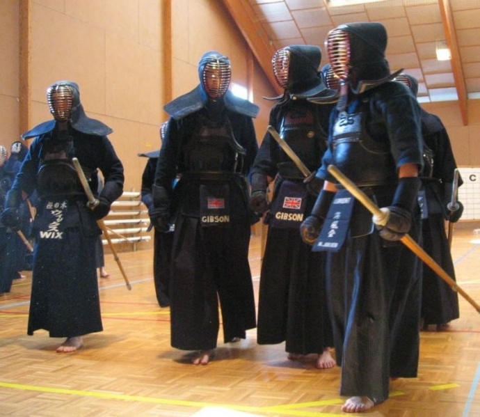 Fichier:SASouché Groupe de kendokas.jpg