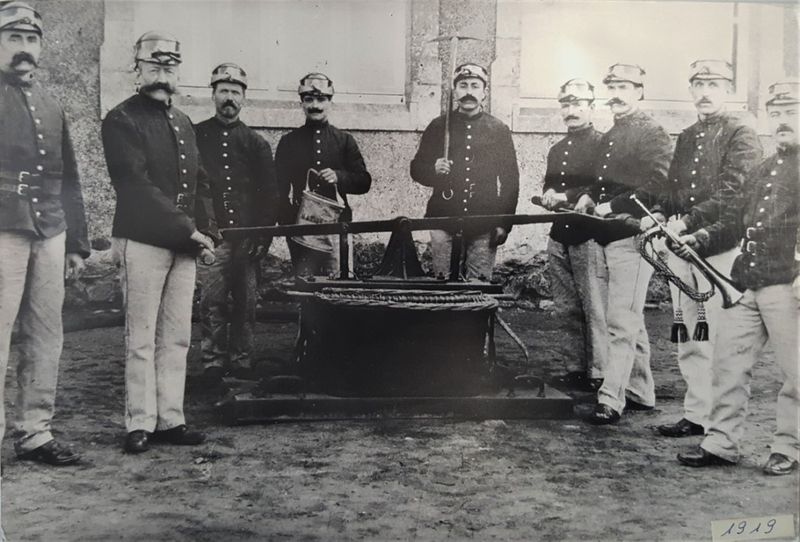 Fichier:Pompe a bras.jpg