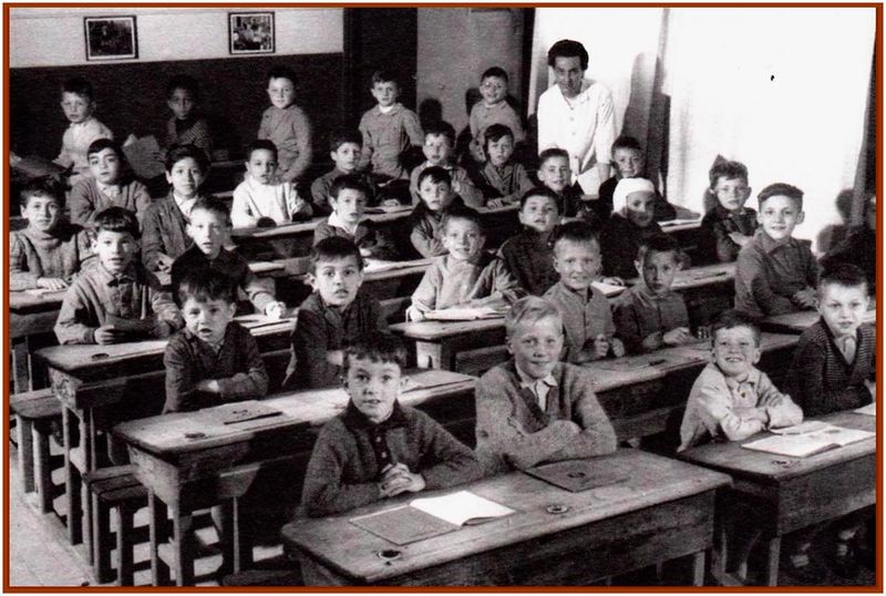 Fichier:1960 classe primaire.jpg