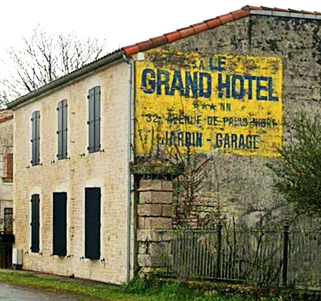 Fichier:GH Pub mur 1950.jpg