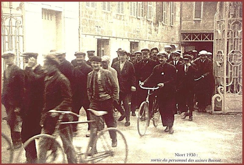 Fichier:1930 sortie usine.jpg