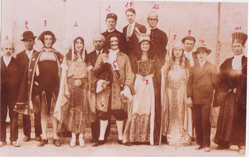 Fichier:Comediens St Pezenne 1946.jpg