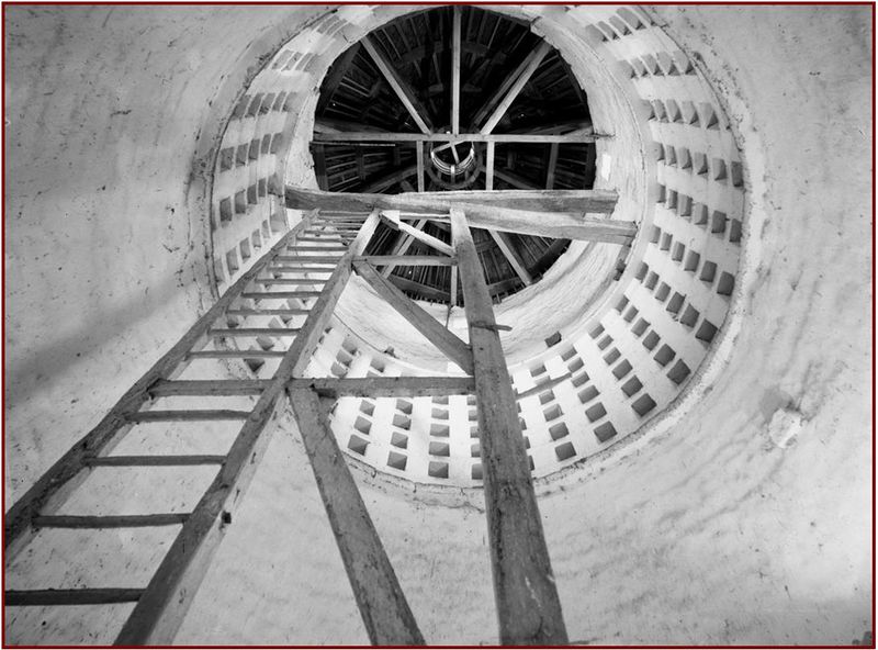 Fichier:1970 Inter Pigeonnier Tour Chabot.jpg