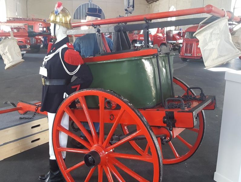 Fichier:Pompe a bras Collection.jpg