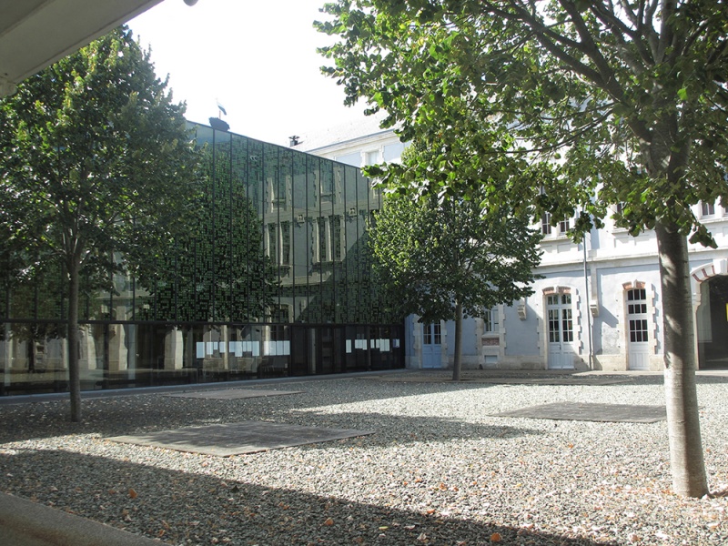 Fichier:Cour intérieure -Musée d'Agesci.JPG