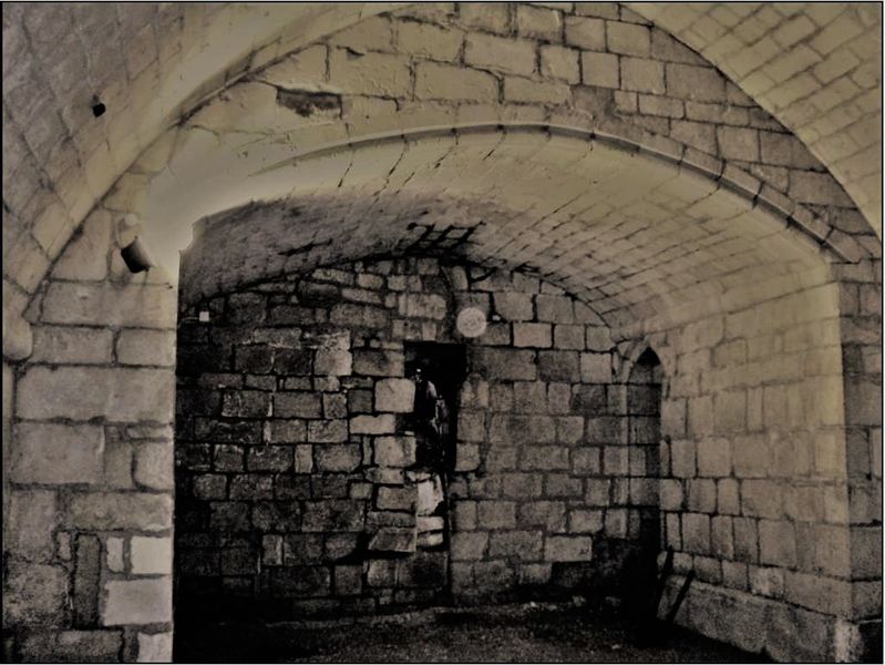 Fichier:Ab St Lig Crypte de St Ferréol (2017).jpg