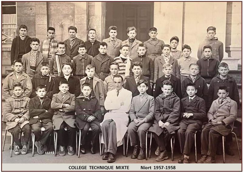 Fichier:1957 58 College.jpg