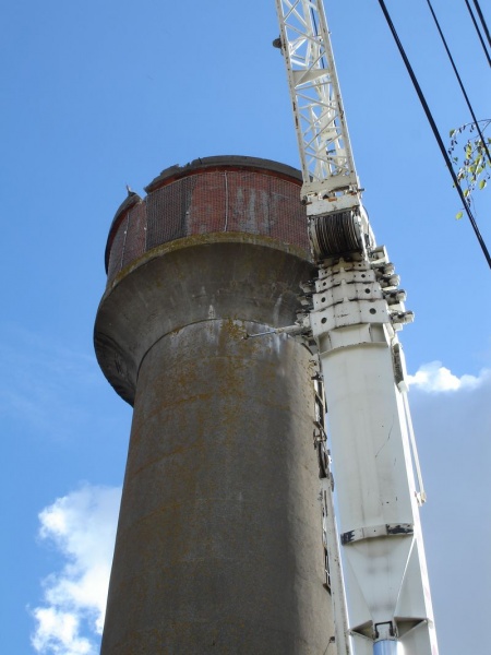 Fichier:Demolition Chateau d'eau.JPG