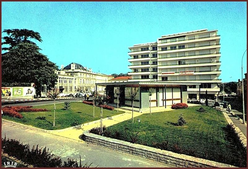 Fichier:Office Tourisme Place Poste.jpg