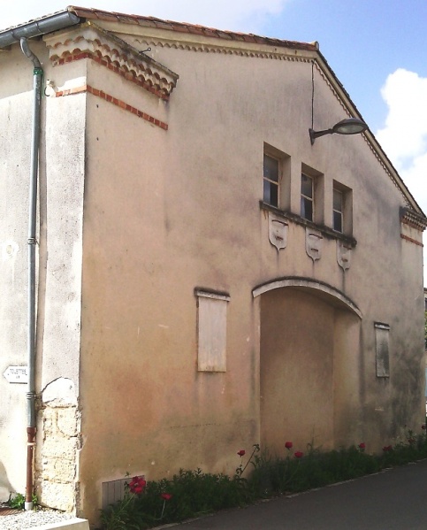 Fichier:Salle paroissiale saint liguaire.jpg