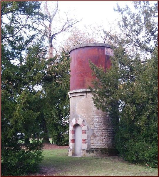 Fichier:2020 Reserve eau Tour Chabot.jpg