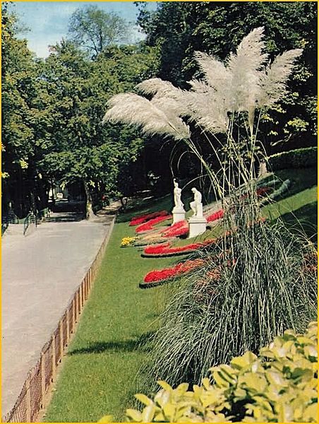 Fichier:2 statues.jpg