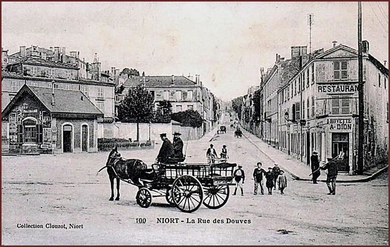 Fichier:Ext Rue Douves.jpg